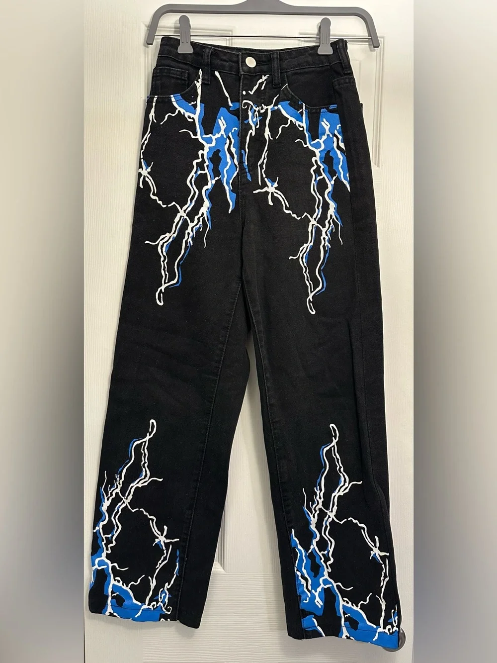 💙⚡️🤍⚡️SHEIN Black Straight Jeans with Blue & White Lightning Print, Size XS/0